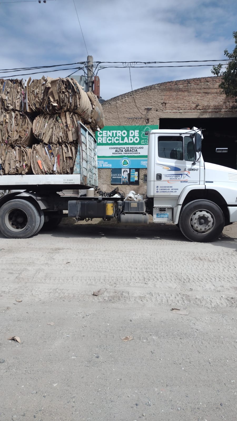 Camión de la flota de CREA usado para el retiro de reciclables